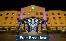 Holiday Inn Express Poole By Ihg